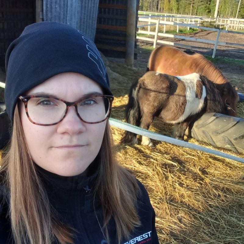 Julia Valkola henkilökuva.